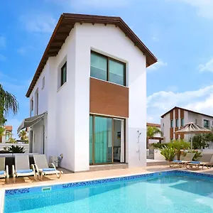 https://villa-oceana-protaras.protaras-cy-hotels.com